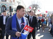 Губернатор Свердловской области Евгений Куйвашев принял участие в митинге и демонстрации, посвященных празднику Весны и Труда 