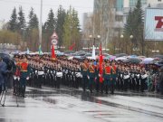 В военном параде в Екатеринбурге  приняли участие около трех тысяч военнослужащих 
