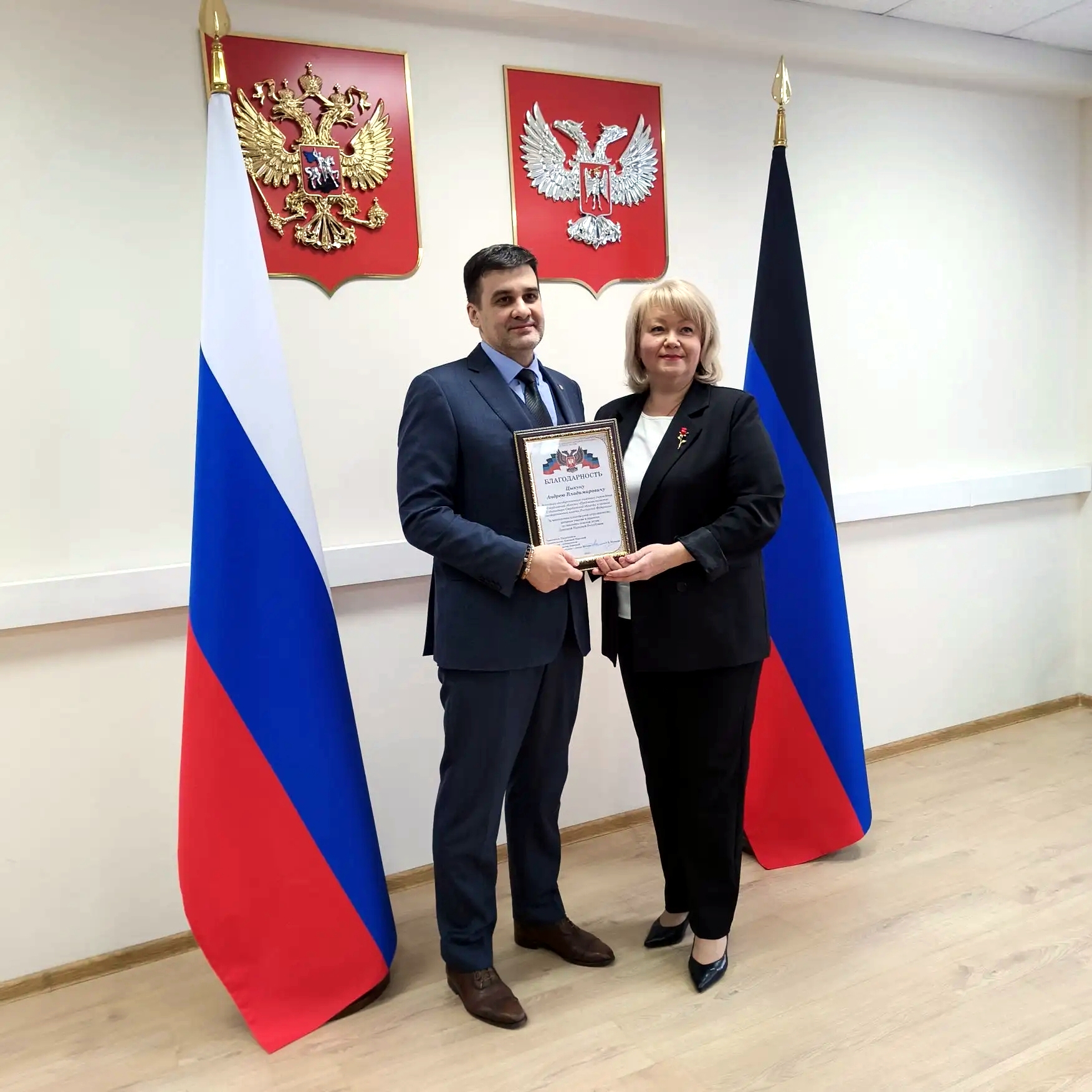 Представительство Губернатора Свердловской области передало новогодние подарки детям Донбасса 2