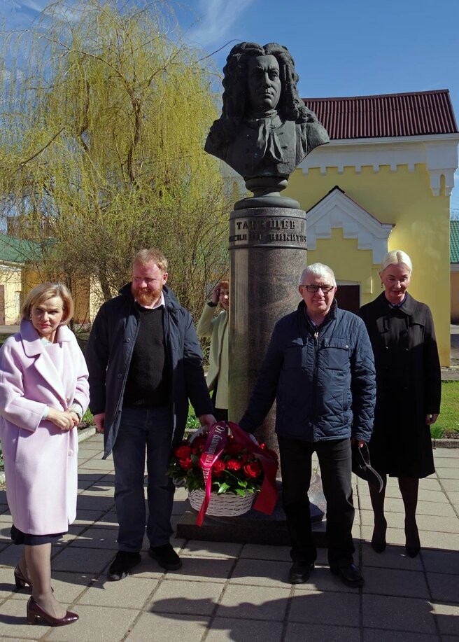 Память, объединяющая регионы: уральцы почтили основателя Екатеринбурга Василия Татищева 3