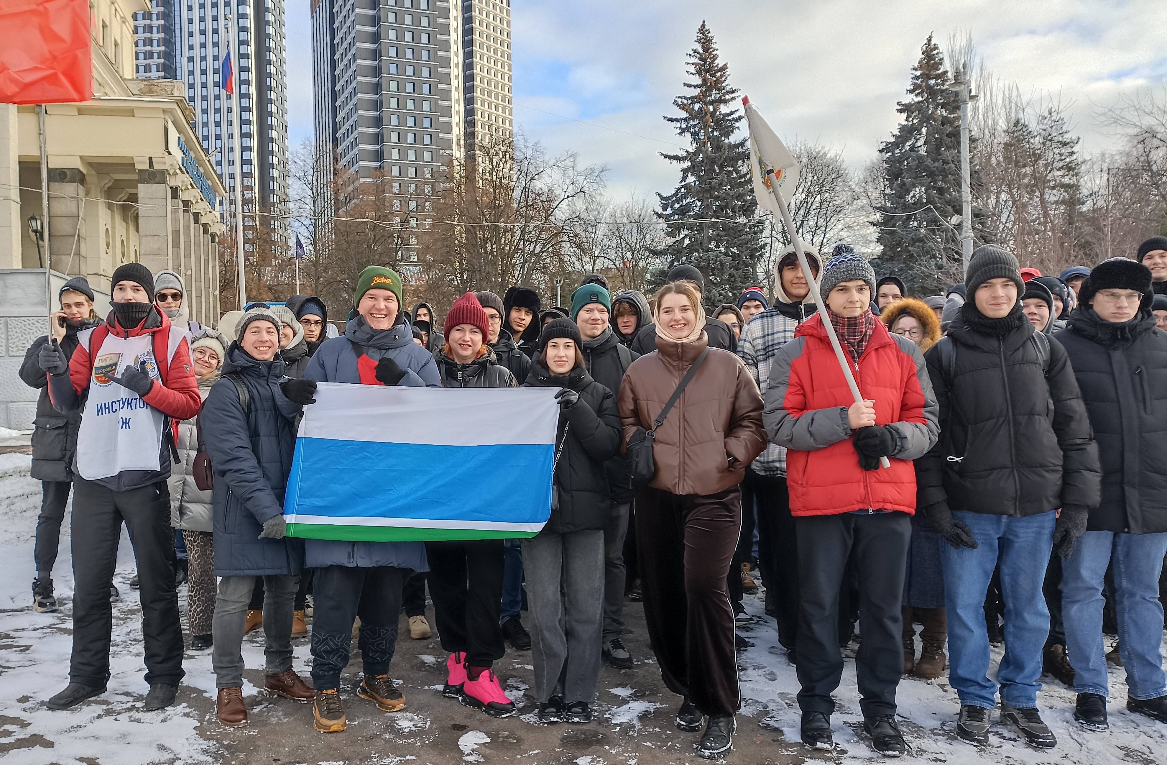 Марш памяти и уважения: сотрудники Представительства приняли участие в студенческом Марше в честь Дня Героев Отечества