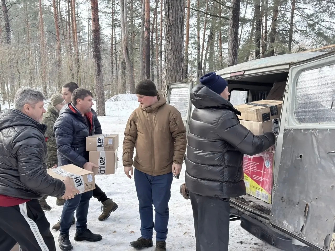Урал снова рядом с фронтом: Сотрудники Представительства Губернатора передали бойцам тепло родного дома и уверенность в Победе 7
