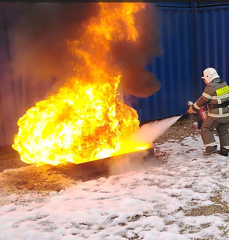 Сила знаний — во имя спасения: сотрудники Представительства прошли практическую подготовку по пожарной безопасности 3
