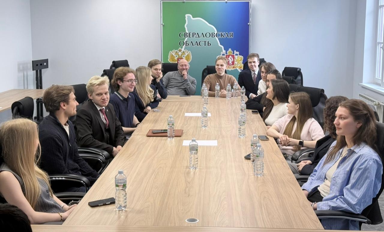 Диалог, который задаёт вектор: в Представительстве Свердловской области в Москве прошла встреча студентов с депутатом Государственной Думы 4