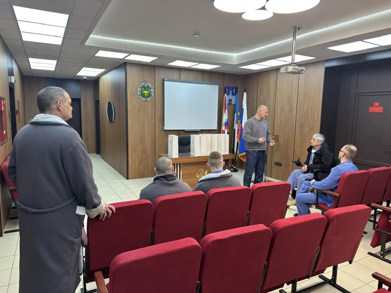 Связь с Уралом не прерывается: делегация Представительства посетила военный госпиталь в Сергиевом Посаде 2