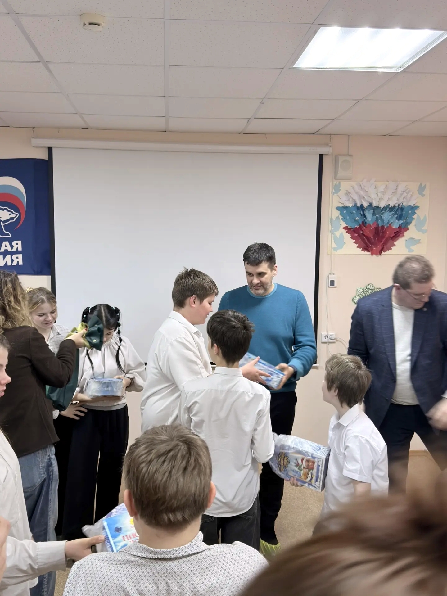 Новогоднее чудо для детей Качканара от Постпреда Губернатора 9