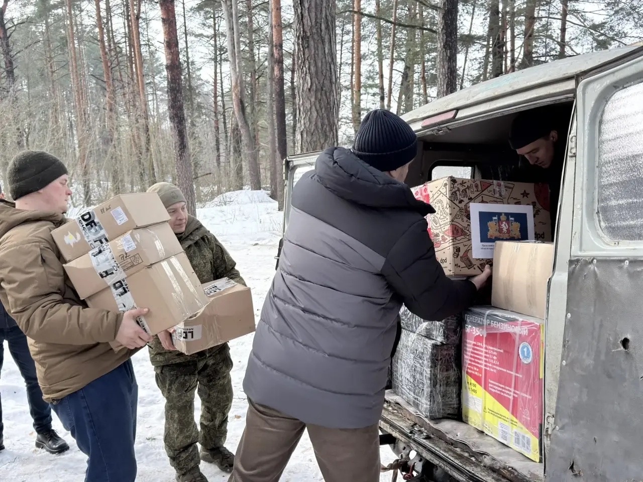 Урал снова рядом с фронтом: Сотрудники Представительства Губернатора передали бойцам тепло родного дома и уверенность в Победе 3