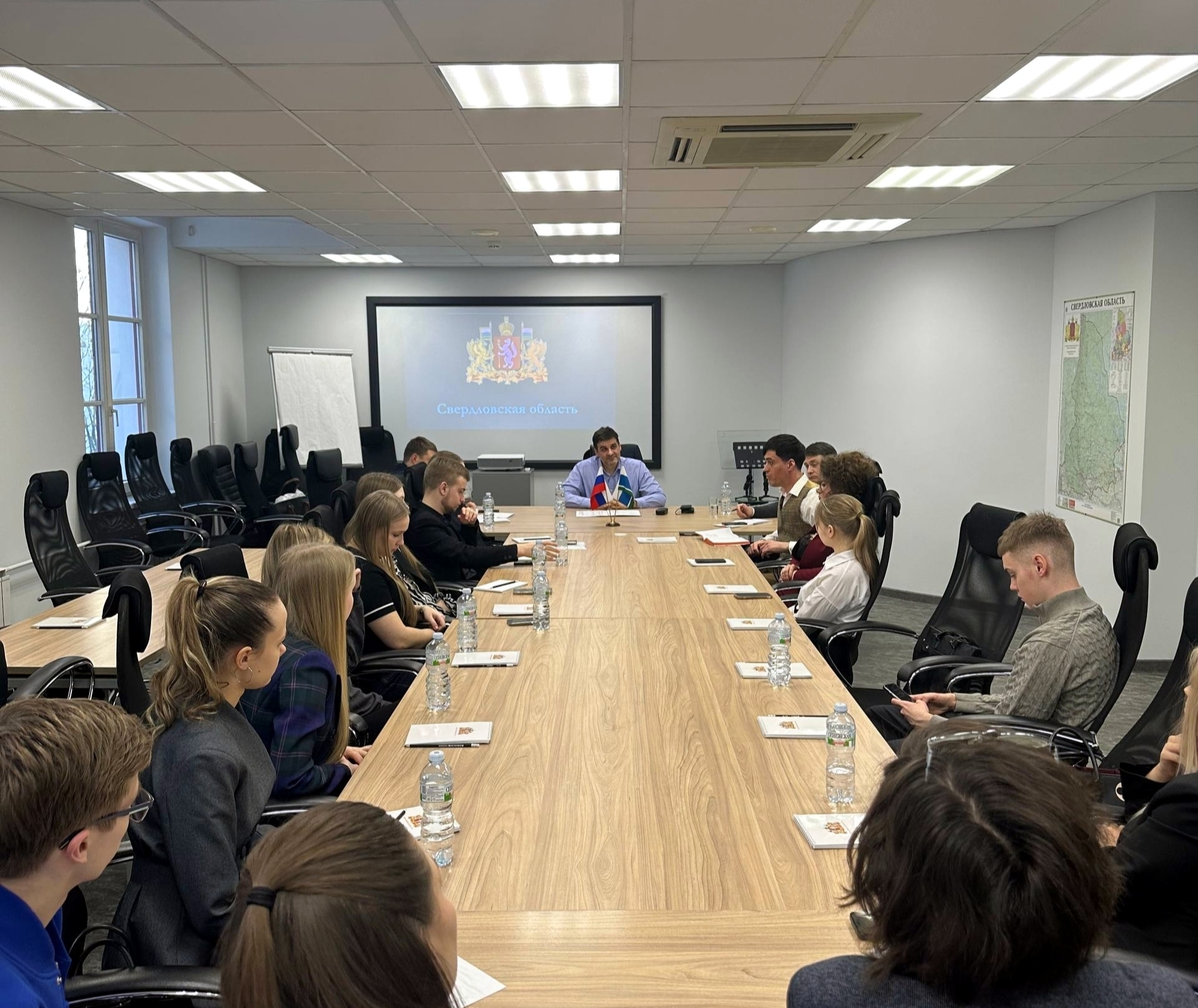 Средний Урал объединяет молодежь: в Москве состоялась встреча Андрея Цыкуна со студенческим активом региона 2