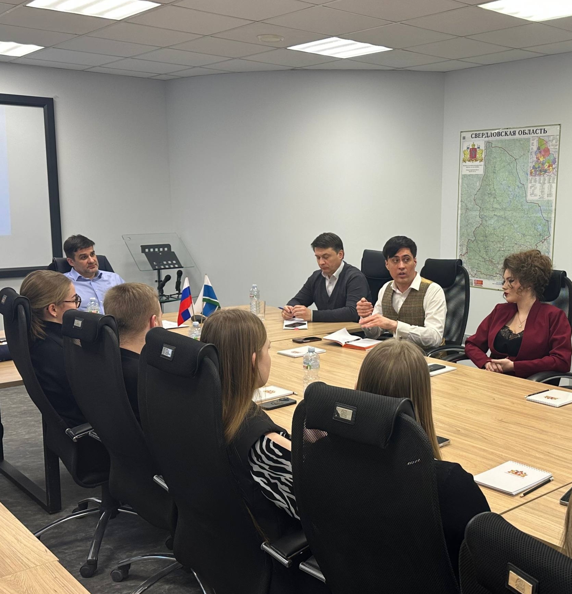 Средний Урал объединяет молодежь: в Москве состоялась встреча Андрея Цыкуна со студенческим активом региона 6