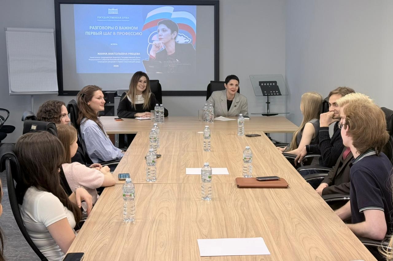 Диалог, который задаёт вектор: в Представительстве Свердловской области в Москве прошла встреча студентов с депутатом Государственной Думы 5