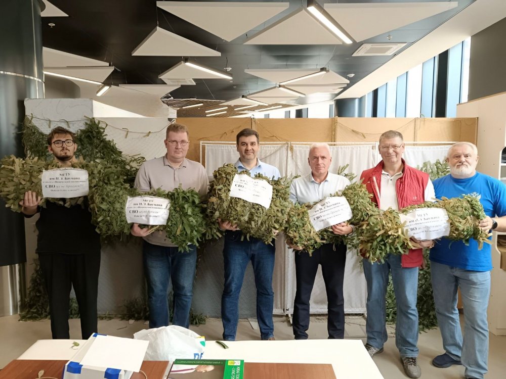 Фронт и тыл вместе — Урал своих не бросает!